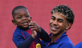 Fã de Shakira e praticante de golfe: com só 4 anos de idade, o irmão mais novo de Lamine Yamal, da Espanha, estoura o fofurômetro da Copa 2026 com esses 4 momentos divertidos.