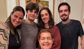 Esposa de Faustão se emociona ao falar sobre saúde de Faustão aos 76 anos, após 4 transplantes: 'Se não tivesse...'.