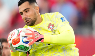 Destaque na Copa 2026, Diogo Costa brilhou mesmo com a eliminação de Portugal, mas quase desistiu de ser goleiro; descubra o motivo.