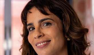 Maria Ribeiro volta à novelas em 'Quem Ama Cuida' como a ciumenta Bia.