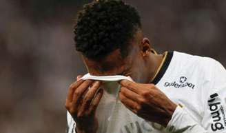 'PIX pensão': entenda projeto que altera cobrança no pagamento aos filhos menores - na foto, Jô, jogador com passagem pelo Corinthians e que já foi preso por dívida desse tipo.