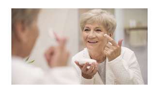 Regina Pallás, farmacêutica espanhola: 'Se eu tivesse 65 anos, no meu nécessaire nunca faltaria um creme para o contorno dos olhos com efeito lifting e proteção solar com FPS mínimo de 30'.