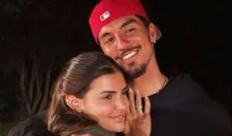 Isabella Arantes recebe pedido de casamento de Gabriel Medina.