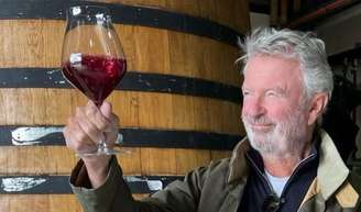 Nem chocolate, nem carnes nobres: astro de 'Jurassic Park' falecido aos 78 anos, Sam Neill transformou vinho em negócio de sucesso e tinha vinícola como refúgio. 'Paliativo'.