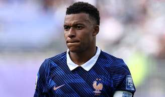 Mbappé ditador: camisa 10 da França viraliza com memes; apelido tem origem fora do campo e já virou até piada em avião com Dembelé.
