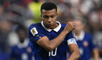Queda da Bastilha e de Mbappé: França é eliminada para a Espanha no principal feriado do país, e web não perdoa: 'Esconda o seu carro do fogo'.