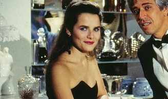 Lançado em 1996, este perfume feminino com aroma limpo que exala requinte e sensualidade no inverno é o favorito da minha tia rica.