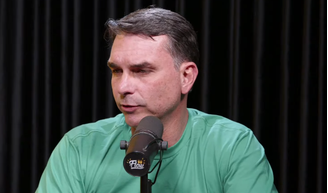Flávio Bolsonaro, pré-candidato à Presidência da República, participou do podcast Flow nesta quarta-feira, 15