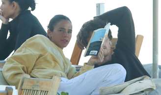 O livro provocativo e transformador sobre fé escolhido por Bruna Marquezine e Shawn Mendes em café da manhã na praia.