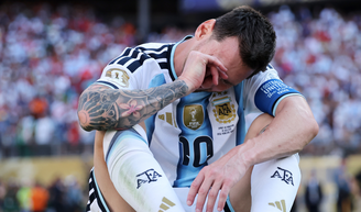 2,1 milhões de likes em 30 minutos: aos 39 anos e em provável última Copa do Mundo, Messi ganha apoio ao revelar dor intensa em 1º post após derrota da Argentina para Espanha na final.
