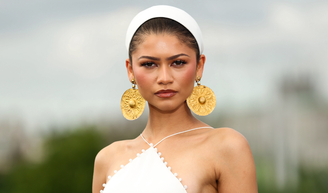 Joia milenar iraniana de 3.000 anos instaura polêmica em Hollywood: por que o detalhe no look de Zendaya para o filme 'A Odisseia' indignou arqueólogos.