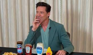 O café da manhã de Hugh Jackman, eterno Wolverine de 57 anos, tem 4 ovos pochê, 1/2 abacate e salmão defumado: 'São cerca de 6.000 calorias por dia'.