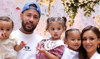 Neymar e Bruna Biancardi preparam festa conjunta para Mavie e Mel, filhas do jogador; celebração teve 2 bolos e muito luxo.