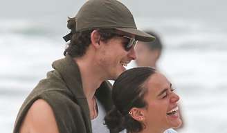 Discreta na vida pessoal, Bruna Marquezine faz declaração de amor inédita para Shawn Mendes e fãs imploram. 'Imediatamente'.