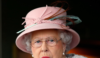 A resposta brutal e hilariante de Rainha Elizabeth II a um alto funcionário da corte que recusou seu convite: 'Não vou...'.