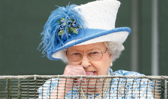 A maior mentira de beleza sobre Rainha Elizabeth me deixou em choque: o clássico 'esmalte favorito' da mãe do Rei Charles III por décadas, na verdade, nunca foi usado.