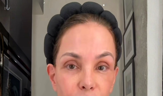O truque de skincare coreano que Carolina Ferraz, aos 58 anos, aprendeu com uma expert coreana para rejuvenescer até 10 anos enquanto dorme.