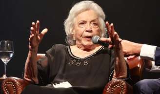 Nathalia Timberg, com 97 anos, 9 décadas de carreira e 48 novelas: 'O importante é que as rugas não se desenvolvam dentro de nós. É ter a felicidade de continuar lúcida'.