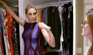 Aprendi com minha tia apaixonada por limpeza: 7 dicas infalíveis para remover manchas amareladas de roupas guardadas.