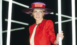Os novos tênis da marca carioca lançada em 1989, Sonho dos Pés, na cor 'crochê de vovô' são o 'it-item' perfeito para a tendência de looks no estilo 'tomato grape' que trazem cor para os dias cinzas de Inverno.