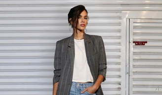 Nem branco, nem marrom: os novos tênis Nike Air Force 1 na cor 'folha de papel reciclado' são os mais confortáveis e chiques para combinar com jeans.