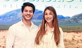 'Agora somos 5': Arthur Aguiar e Jheny Santucci revelam 2ª gravidez do casal, menos de um mês após casamento; ator e campeão do 'BBB 22' será pai pela 3ª vez. 'Um novo coração bate por aqui'.