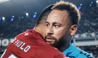 Climão no futebol! Neymar abre o jogo sobre suposta rivalidade com o jogador Thiago Mendes e afirma: 'Tenho coisa melhor pra resolver'.
