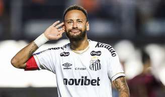 Neymar foi provocado com máscaras com o rosto da ex Bruna Marquezine no jogo do Santos deste domingo, 16 de agosto de 2026.