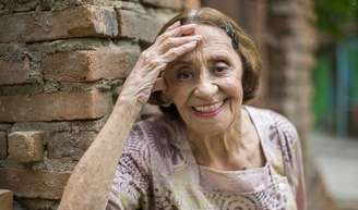 O segredo de Laura Cardoso para longevidade e lucidez em 98 anos de vida: 'Nunca pensei em me aposentar. Já disse milhões de vezes que não sou a velhinha que faz tricô'.
