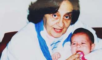 Nem Letícia Colin, nem Agatha Moreira. Após morte de Laura Cardoso, aos 98 anos, atriz resgata foto bebê no colo da dama das novelas: 'Que sorte a minha'; saiba quem é!.