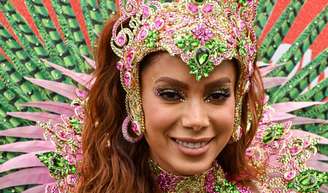Gasto zero com fantasia, regalias e mais: descubra o que levou Anitta a ser rainha de bateria no Carnaval 2027; funkeira substitui Virginia na Grande Rio.