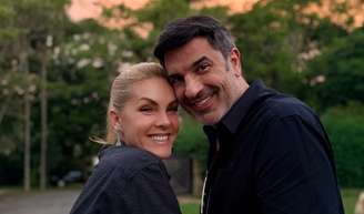 Ana Hickmann, às vésperas de casamento com Edu Guedes, faz revelação inédita sobre início do relacionamento com o apresentador: 'Roubei o primeiro beijo'.