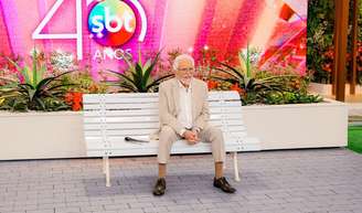 Carlos Alberto de Nóbrega, 90 anos e mais de 7 décadas de carreira, afasta desejo de aposentadoria: 'O dia que me tirarem 'A Praça é Nossa', acabou minha vida. Eu vivo por ela, é a minha vida'.