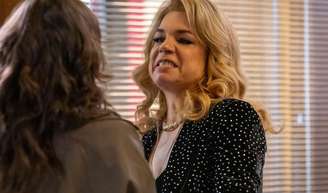 A personagem Pilar, de Isabel Teixeira na novela 'Quem Ama Cuida', certamente não passa despercebida. A vilã costuma elevar o tom de voz, interromper conversas e fazer questão de chamar a atenção quando quer impor suas vontades.