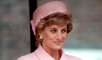Converse se inspira em Lady Di para criar os tênis All Star na cor 'pink blush', que a eterna Princesa de Gales combinava com macacão de sarja militar.