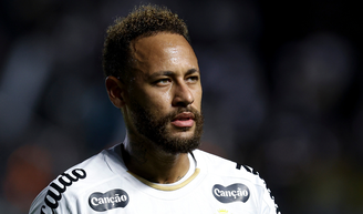 Neymar recebeu o carinho da torcida mirim do Santos neste domingo, 23 de agosto de 2026.