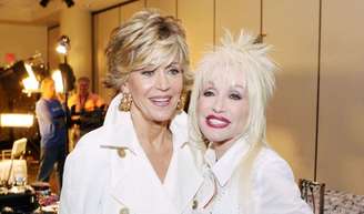 Dolly Parton ao lado de Jane Fonda; juntas fizeram o filme 'Como elimnar seu chefe'.