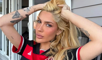 Parecem sapatilhas de balé, mas são os novos tênis da Nike na cor 'rubro-negro' que já quero combinar com a camisa do Flamengo no próximo jogo.