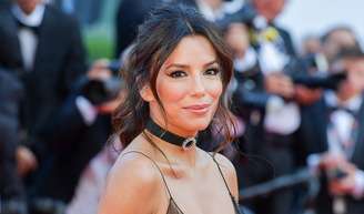 Eva Longoria, aos 51 anos, quase não faz cardio: ‘Treino com cargas altas. A exceção é quando pulo. Uso o minitrampolim, e é muito divertido, mas só faço isso uma ou duas vezes por semana’.