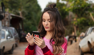 Violeta Acedo Herrera, psicóloga: 'Manter a mesma foto no WhatsApp é uma forma de se apresentar. Isso transmite estabilidade e pouca preocupação com a exposição digital'.