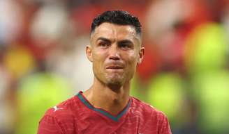 O ritual bizarro de Cristiano Ronaldo quando ele falha, e que poucos conhecem: trancado no escuro, sem jantar, e se insultando.