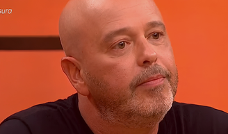 'Ainda tenho uma estrada a percorrer até que volte tudo ao normal': aos 55 anos, Alex Escobar abre o coração após cirurgia e diagnóstico de miastenia.