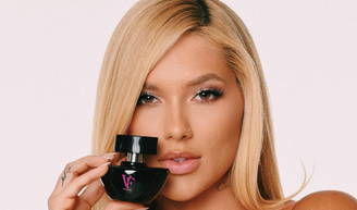 Com 5 anos de marca, 62 mil unidades em menos de 12 horas e estoque esgotado: aproveitei o lançamento comemorativo do VF, perfume exclusivo da Wepink; sofisticado, ele combina baunilha, bergamota e jasmim em um rastro com 'cheiro de rica'.