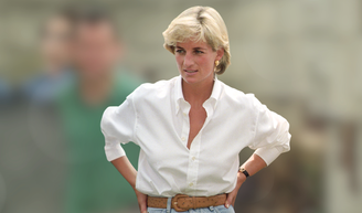 Schutz se inspira em Lady Di para criar os mocassins com cara de 'sapatos de avó' mais confortáveis e elegantes: loafers que a princesa combinava com blazer e jeans bem anos 90.
