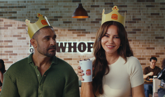 'Enquanto umas choram pelo ex...': Paolla Oliveira e Diogo Nogueira surgem juntos de novo em ação inédita; Coca-Cola e Burguer King reúnem ex-casal e vídeo agita famosos.