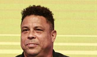 Ronaldo Fenômeno, hoje aos 50 anos, superou depressão e duas cirurgias nos joelhos para realizar 3 desejos e vencer Copa do Mundo 2002: 'Botei na minha cabeça que uma das razões pelas quais eu tinha que lutar ao máximo pela recuperação total era para ele me ver jogando na seleção brasileira'.