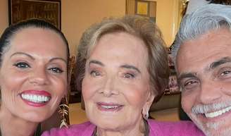 Um mês sem Glória Menezes: nora da atriz compra o perfume usado pela veterana e faz relato sobre luto. 'Quando eu borrifei um pouco, senti uma espécie de delicadeza'.