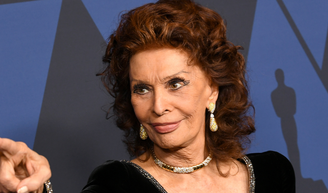 Sophia Loren, hoje aos 92: 'Envelhecer pode ser agradável e até divertido, se você souber usar o tempo, se está satisfeito com o que conseguiu e se continua sonhando'.