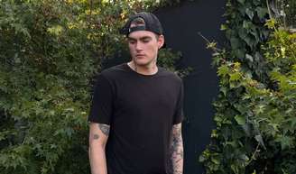 Filho de Cindy Crawford e Ranger Gerber, Presley Gerber morreu aos 27 anos após 10 anos de luta contra vício em drogas em 20 de setembro de 2026.