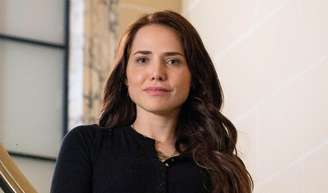 Adriana surgirá com novo visual no capítulo de 25 de setembro de 'Quem ama cuida'.